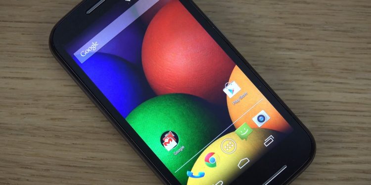 Motorola 低价电话 Moto-e 玩手游表现评论