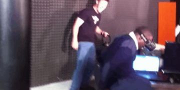 连保卫也应付不到 Oculus Rift