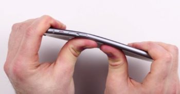 iPhone 6 plus 竟然可以用手就折弯，天啊！