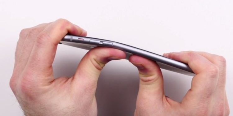 iPhone 6 plus 竟然可以用手就折弯,天啊!
