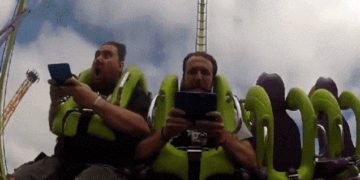 人生不够刺激？试试在过山车玩 Mario Kart