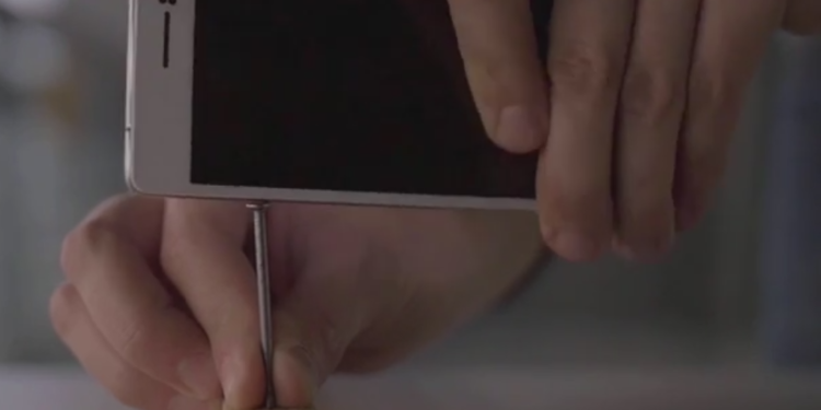 以后你可以拿 OPPO R5 来“劈友”……