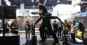 超强 VIRTUIX OMNI 实现在游戏内跑动 感觉玩完一场会很累