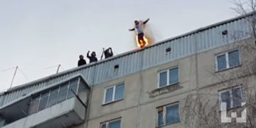 俄罗斯人把自己点着火直跳八楼