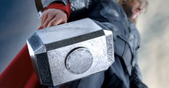 这个人创作了一个连 Thor 都举不起的锤子