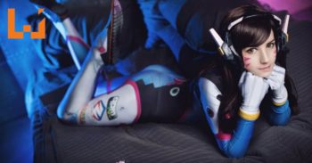 当《 Overwatch 》Cosplayer 一起看色情 《 Overwatch 》的反应