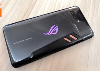 新电竞手机ROG Phone正式公布！一架手机 两个屏幕！