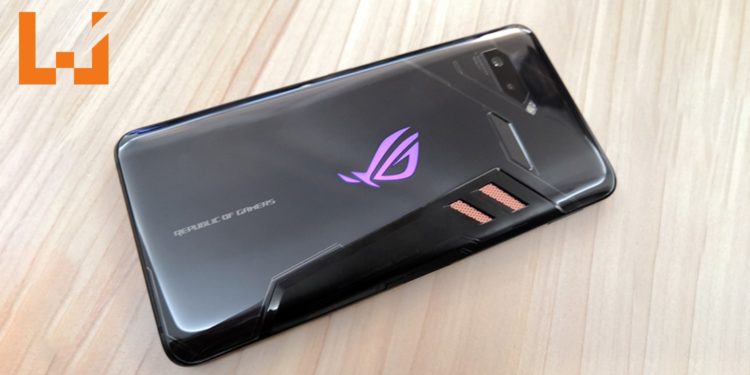 新电竞手机ROG Phone正式公布!一架手机 两个屏幕!