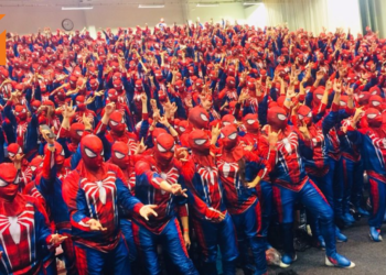547位Spider-Man齐聚一堂！网友回应爆笑十足！