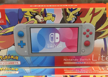 零售商提前曝光NS Lite《Pokemon Sword & Shield》包装及实拍图！整体设计为灰色, 背后神兽印花非常帅气！
