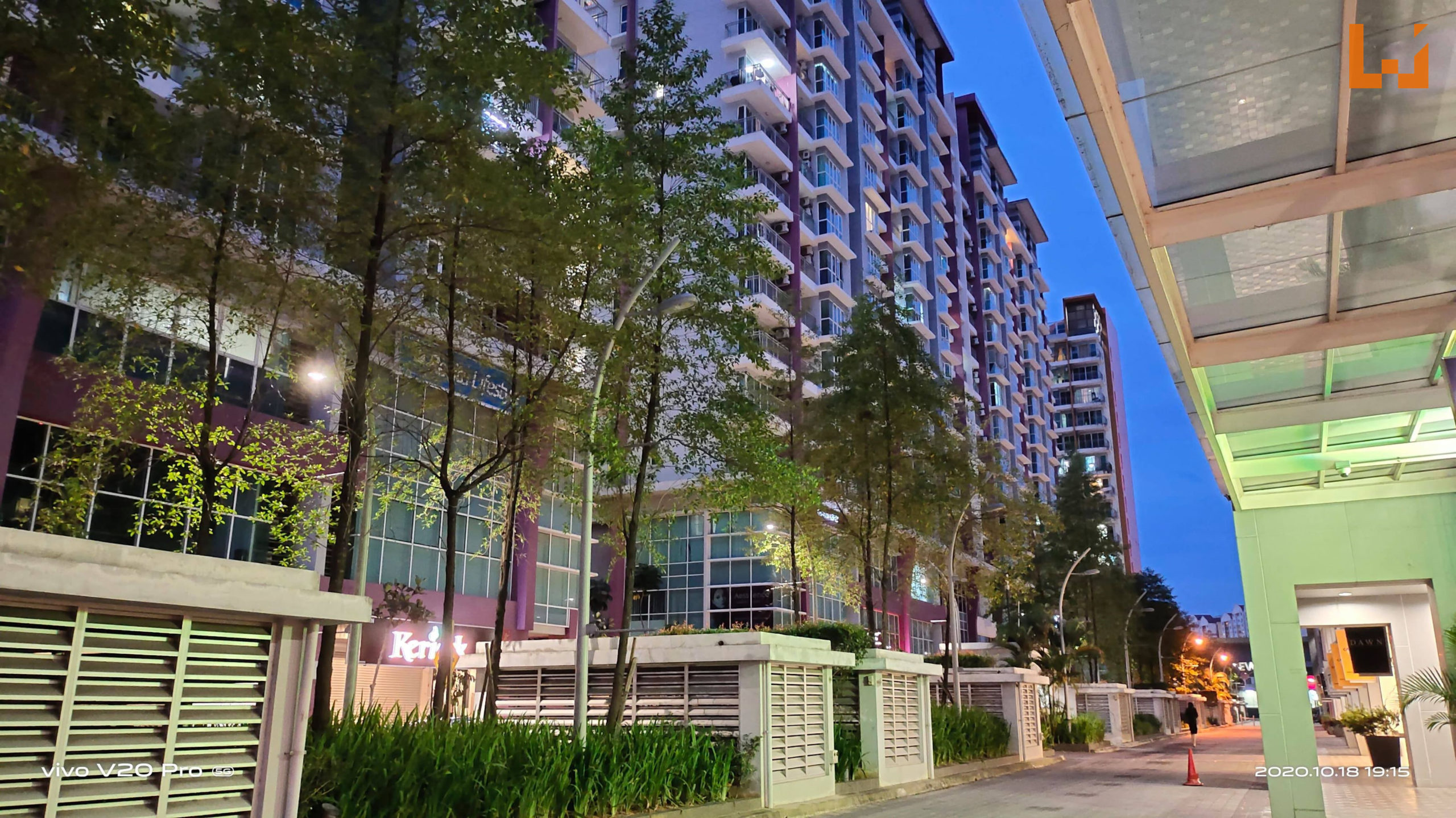 V20 Pro 室外夜景拍摄